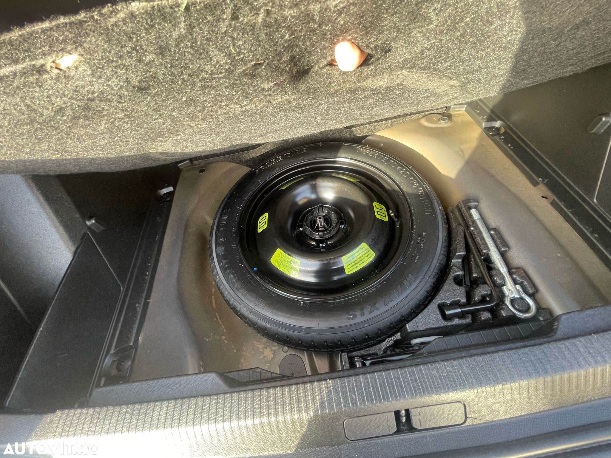 Peugeot 2008 1.5 BlueHDI 130 S&S EAT8 Allure - 13