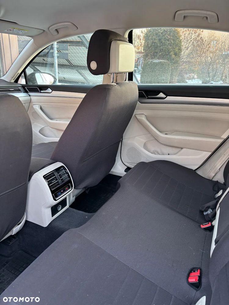 Volkswagen Passat 2.0 TDI BMT Comfortline - 12
