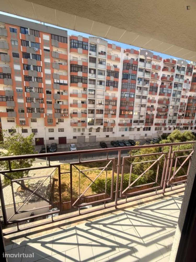 Quarto - localizado em Almada Lisbon - Grande imagem: 3/13
