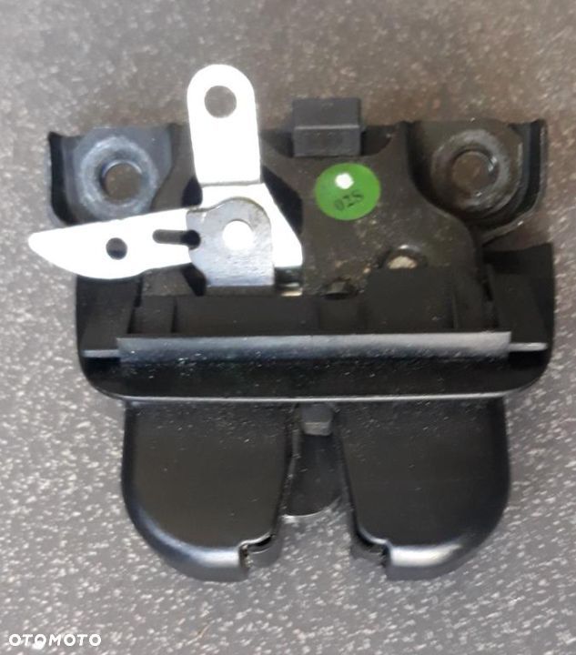 Zamek klapy Bagażnika Audi A4 B6 A6 C5 Kombi 4B9827505M - 1
