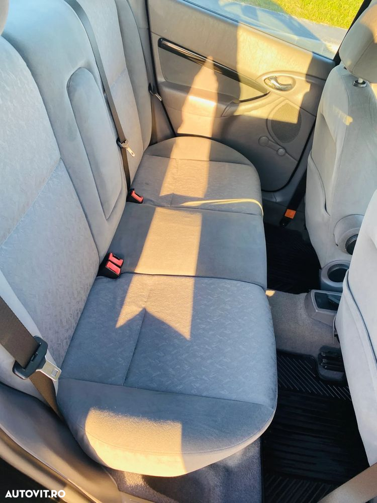 Ford Focus 1.6 16V Ghia - 15