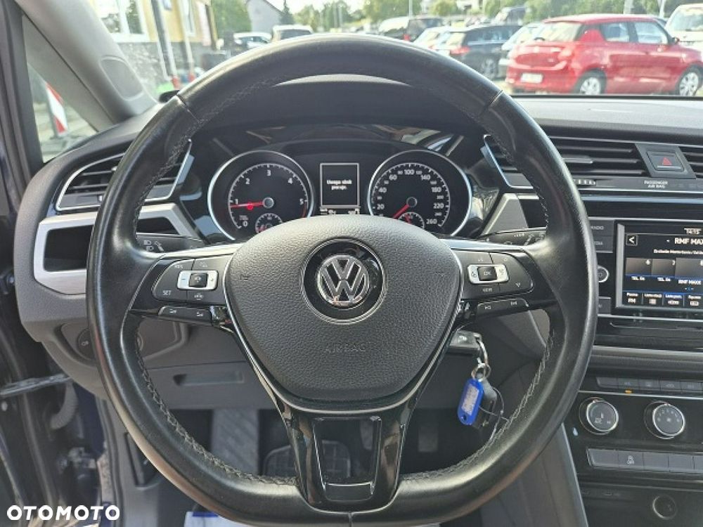 Volkswagen Touran - 25
