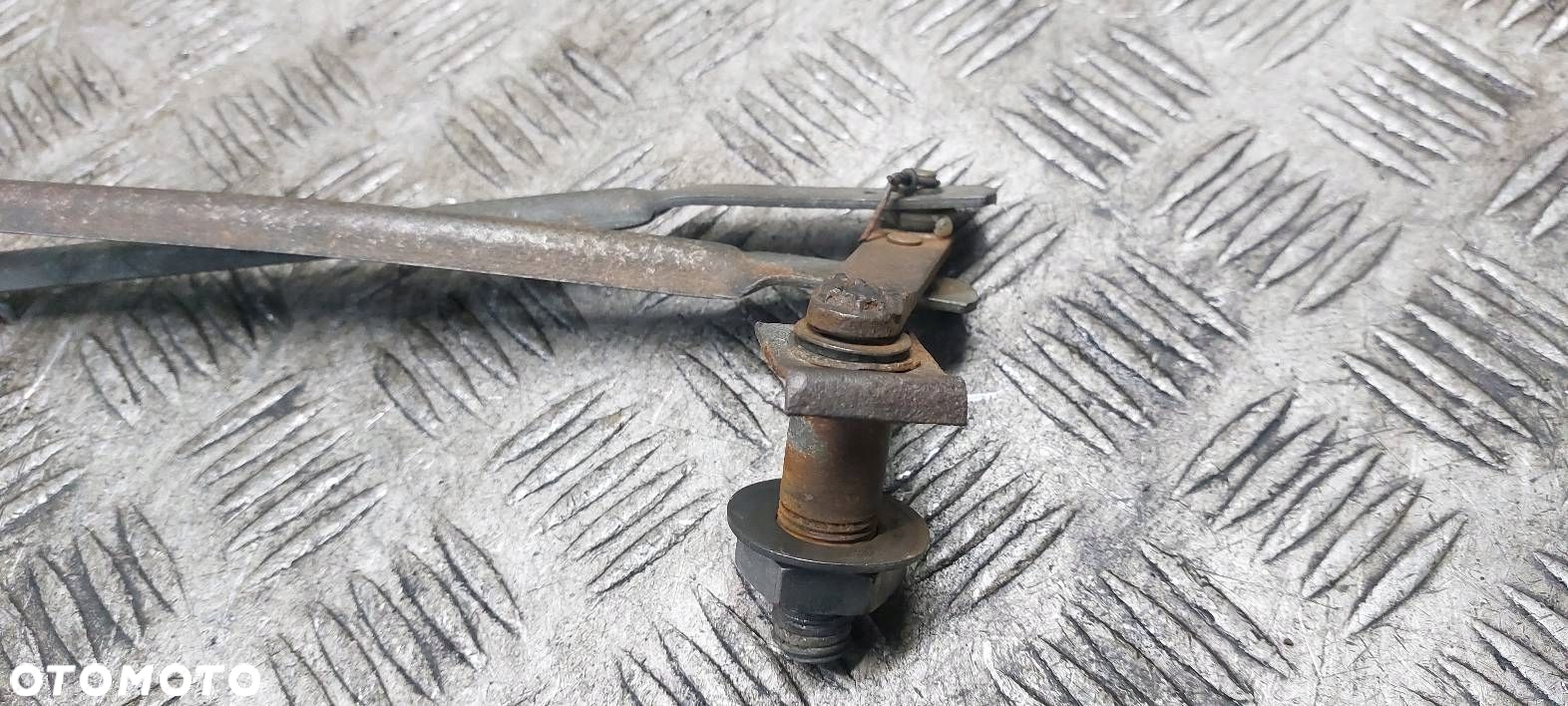 MECHANIZM WYCIERACZEK PRZÓD FSC ŻUK - 2