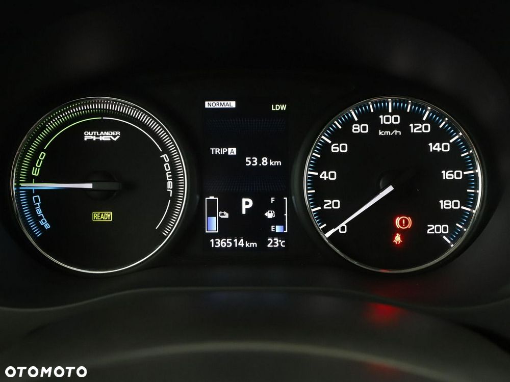 Mitsubishi Outlander Intense + - 23