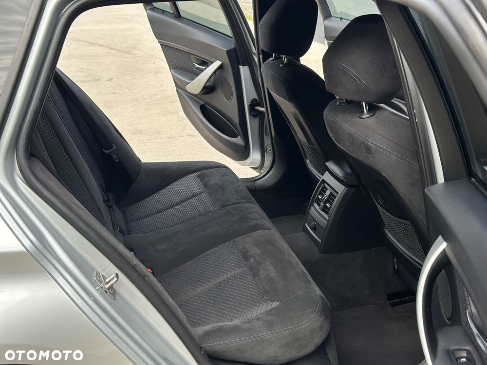 BMW Seria 3 328i Sport Line - 19
