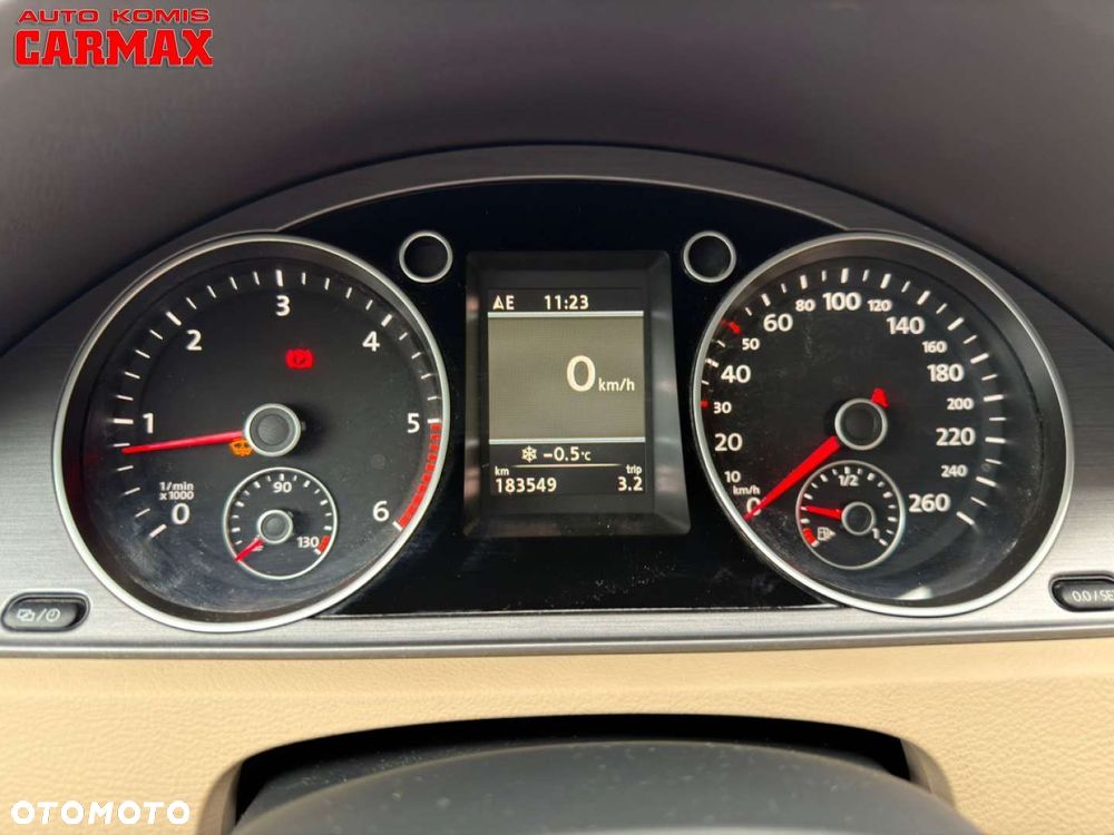 Volkswagen Passat - 33