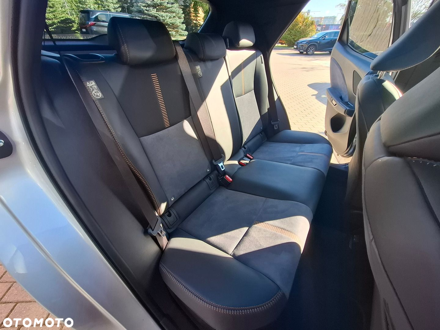 Lexus LBX 1.5 Hybrid Cool - 24