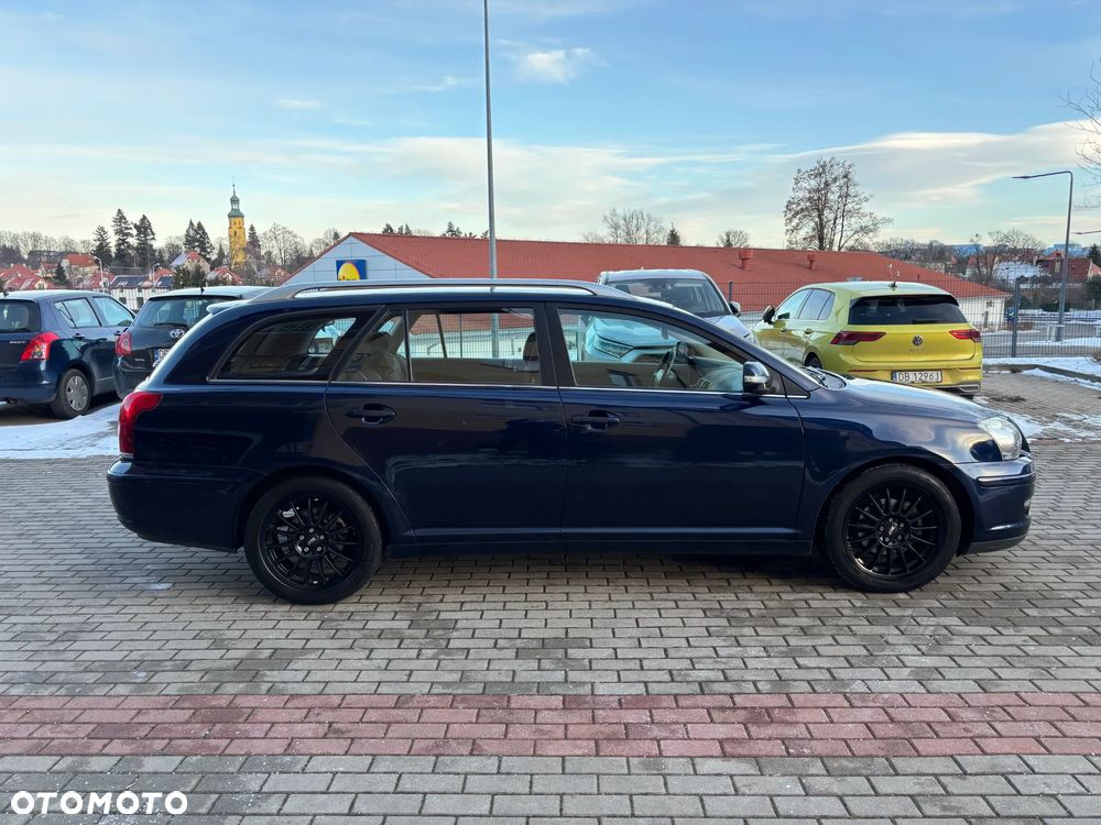 Toyota Avensis 1.8 VVT-i Executive - 16