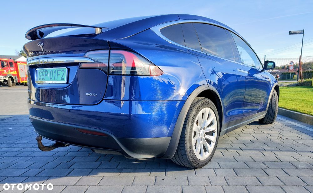 Tesla Model X - 3