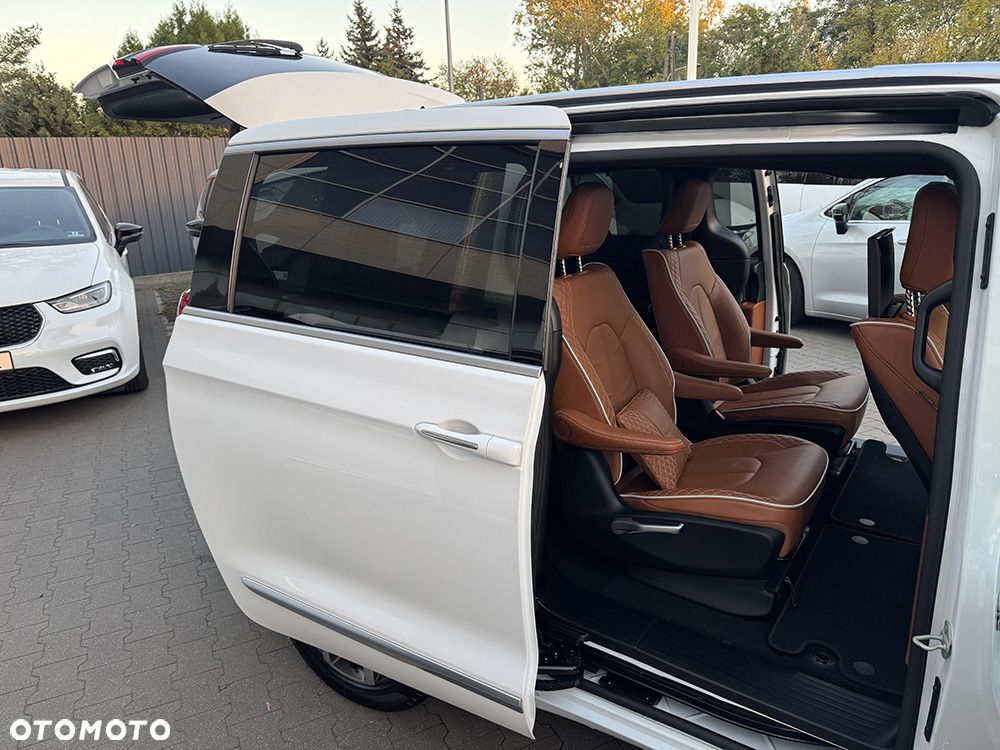 Chrysler Pacifica - 4
