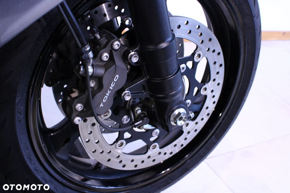 Suzuki GSX - 28