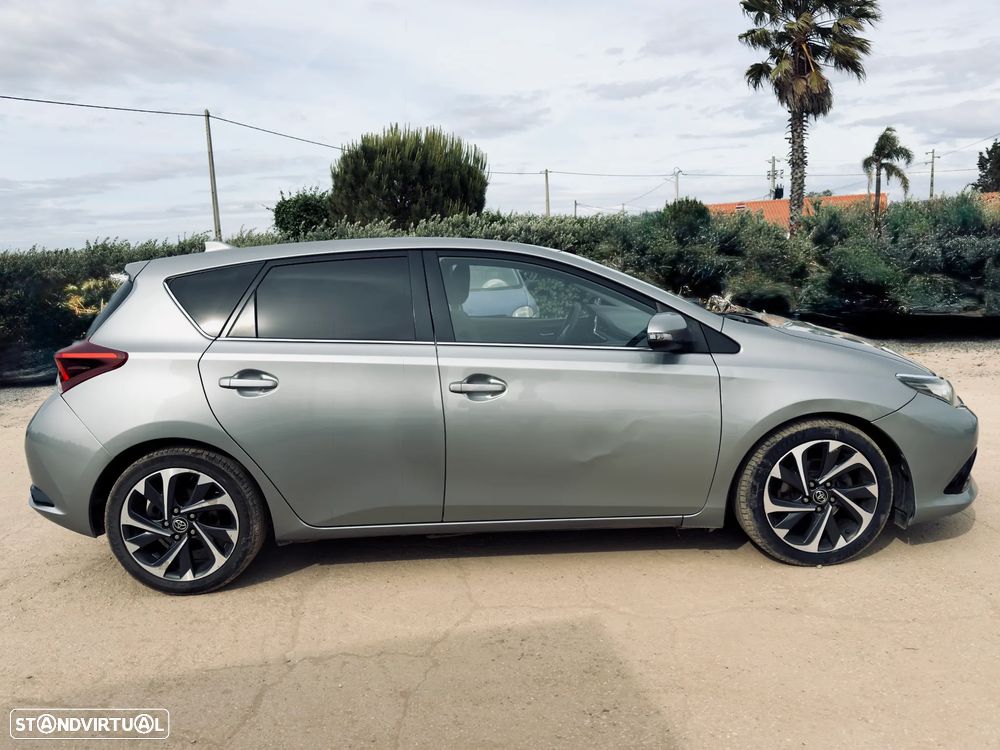 Toyota Auris 1.4 D-4D Com. +P.Sport+Navi - 3