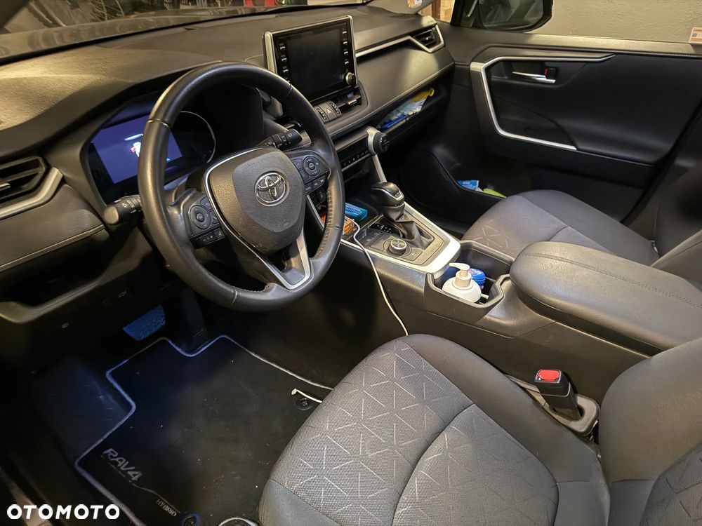 Toyota RAV4 - 6