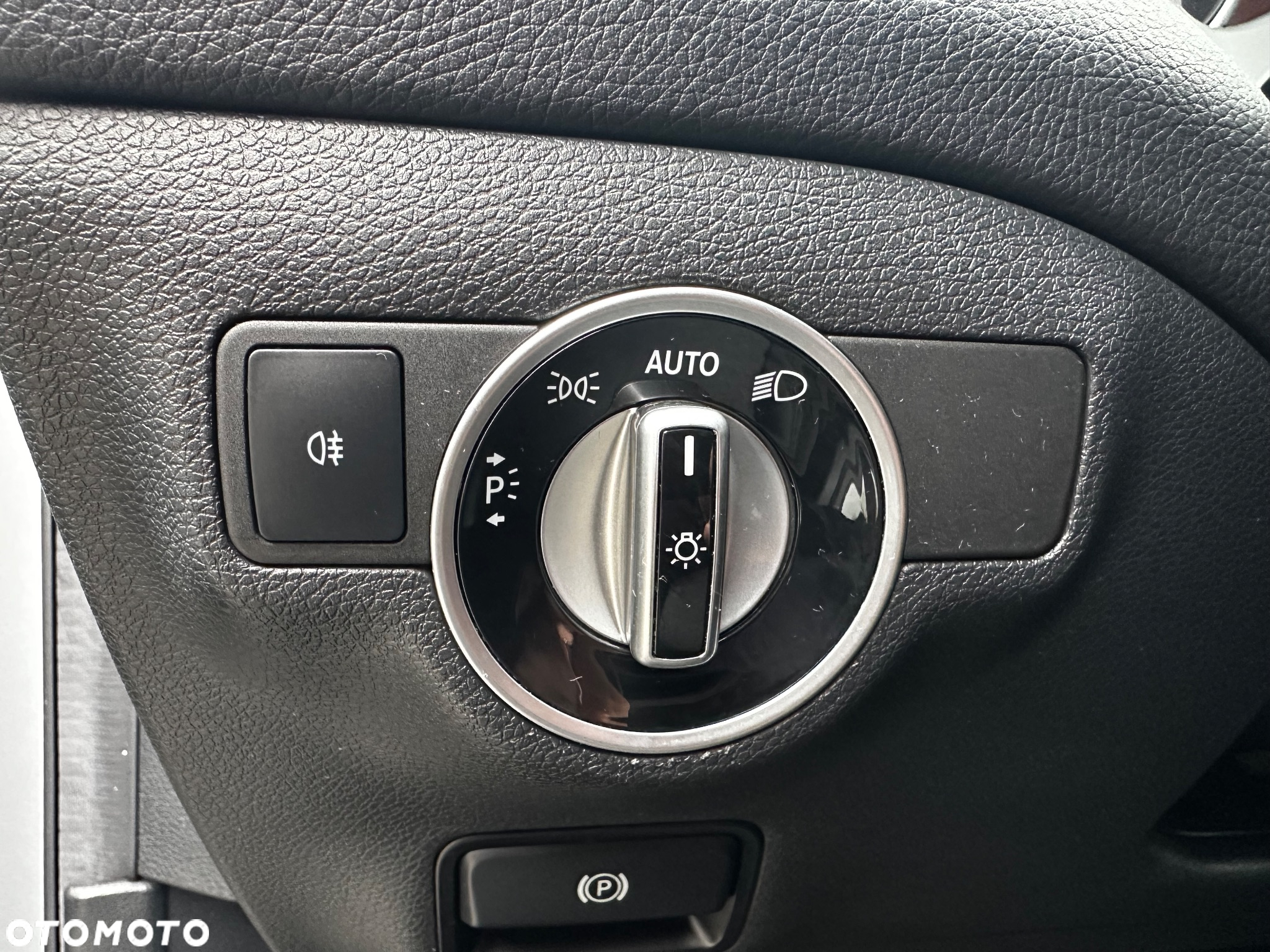 Mercedes-Benz GLA 180 7G-DCT - 32