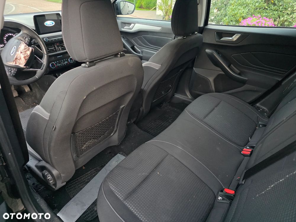 Ford Focus 1.0 EcoBoost Hybrid ACTIVE - 12