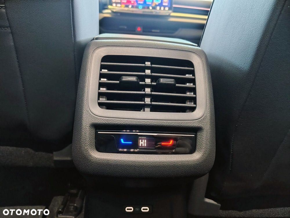 Volkswagen T-Roc 1.5 eTSI Style DSG - 27