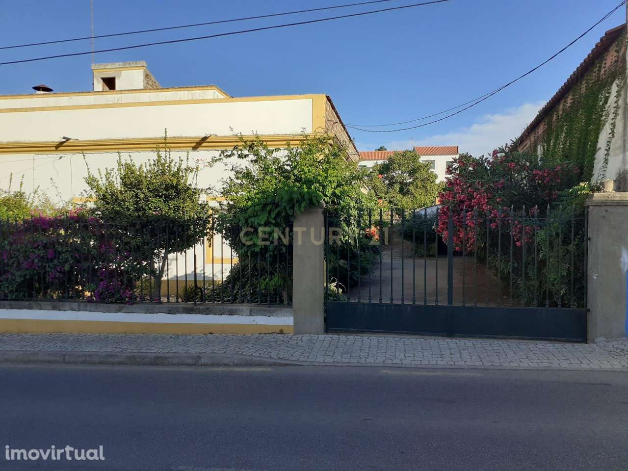 Casa Senhorial, situado na rua de Mourão, 37 em Reguengos de Monsaraz. - Grande imagem: 5/60
