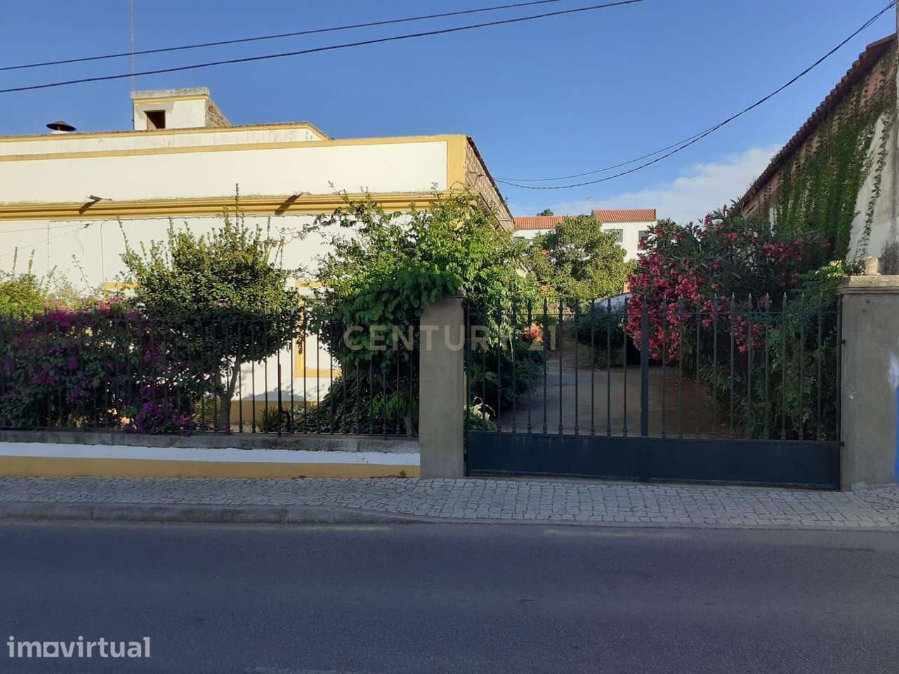Casa Senhorial, situado na rua de Mourão, 37 em Reguengos de Monsaraz. - Grande imagem: 4/60