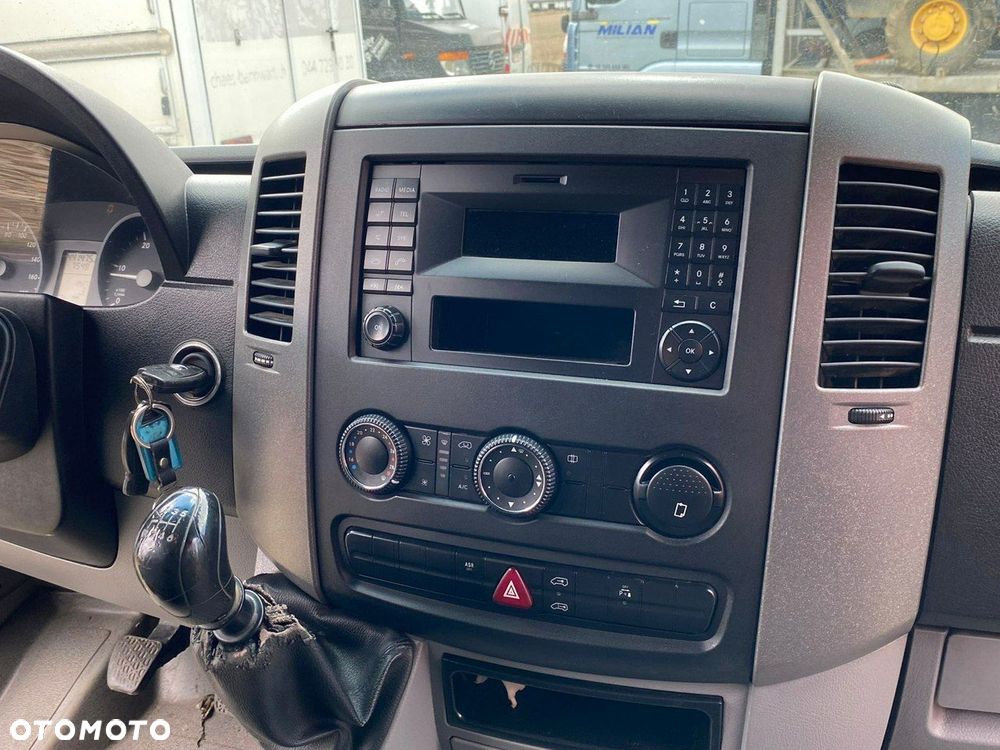 Mercedes-Benz Sprinter - 15