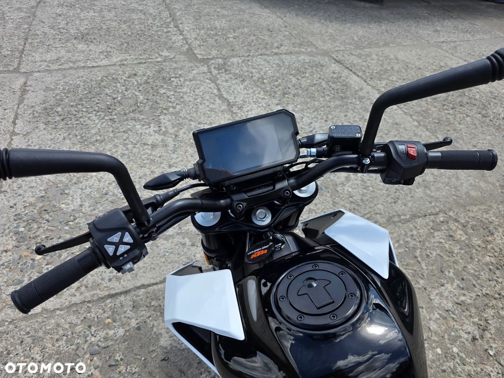 KTM Duke 125 - 19