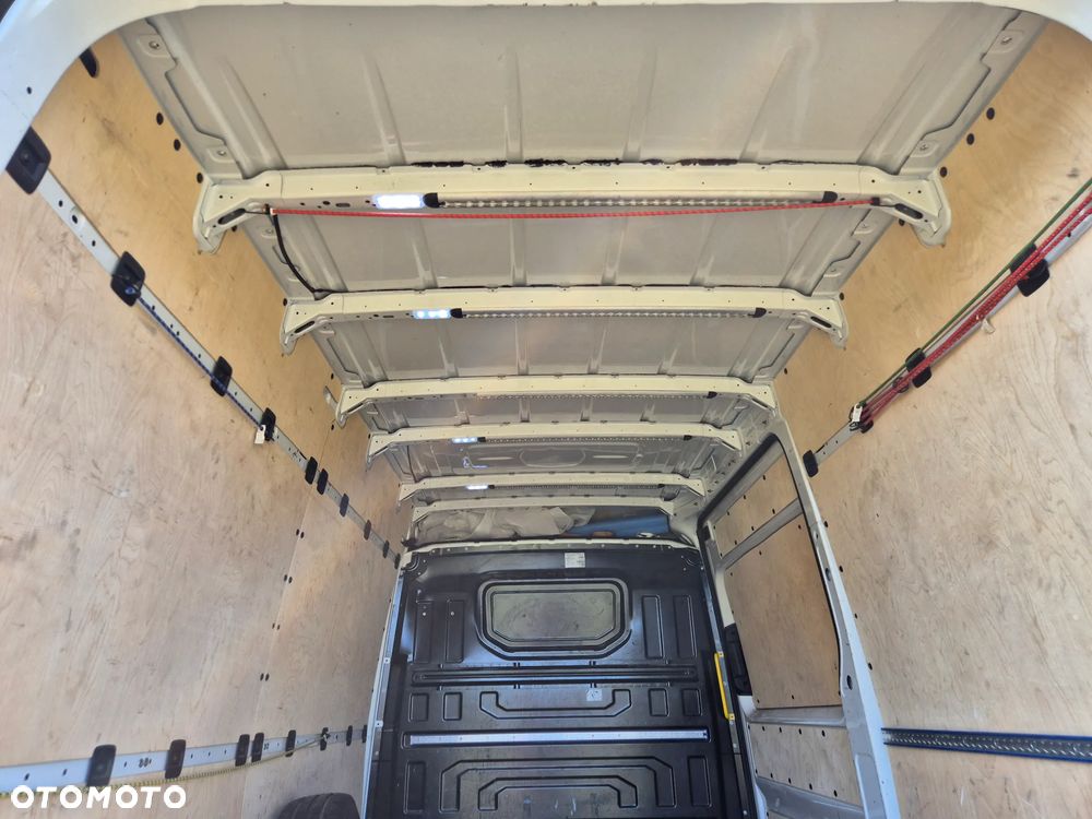 Volkswagen Crafter - 14