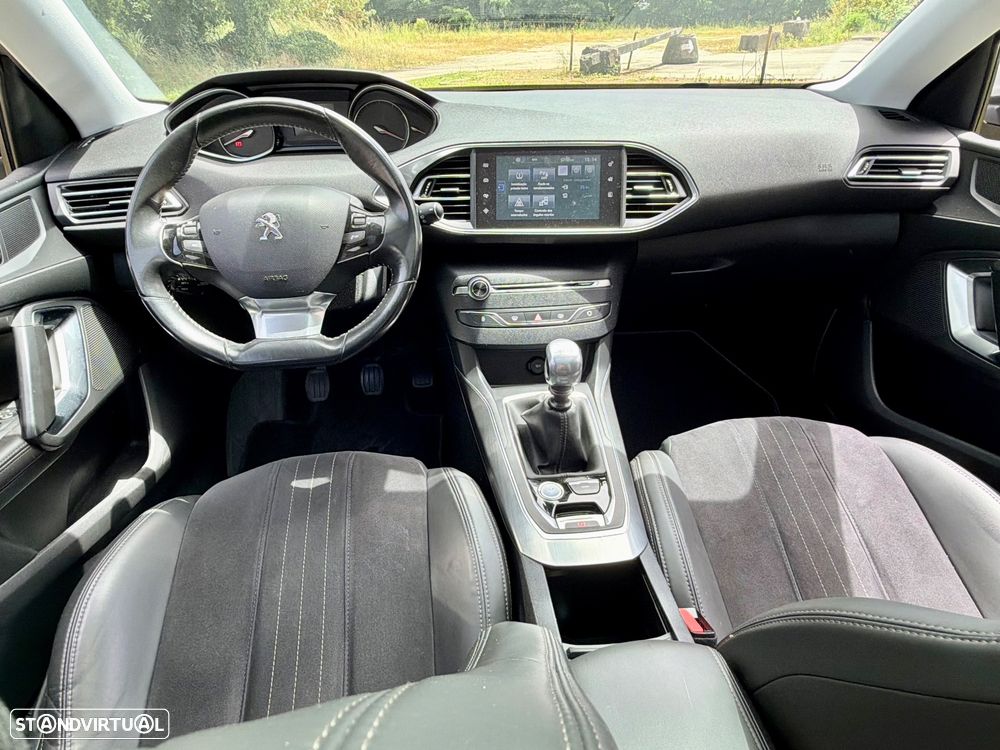 Peugeot 308 1.2 PureTech GT Line - 24