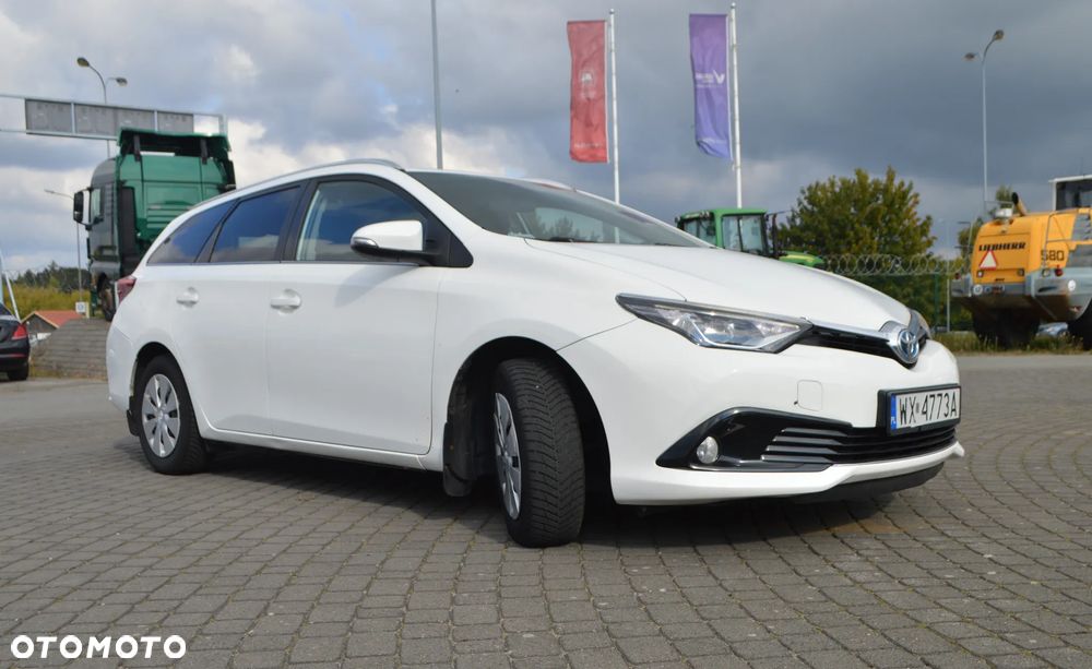 Toyota Auris 1.8 HSD Luna - 2
