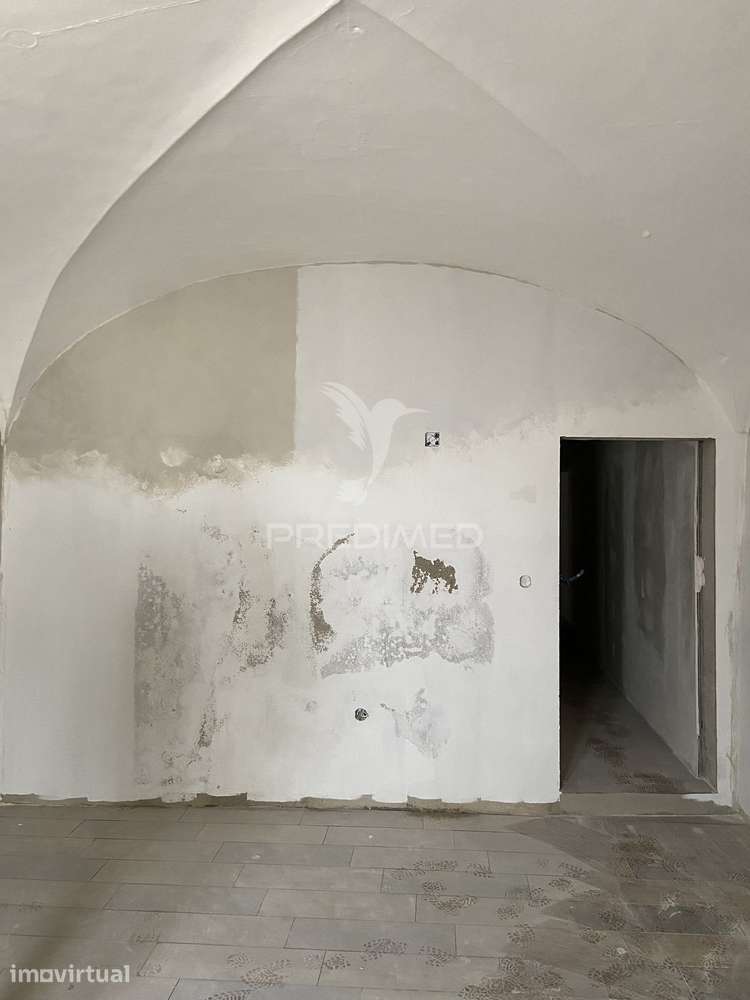 Apartamento T2, no centro de Borba, para remodelação. - Grande imagem: 4/14