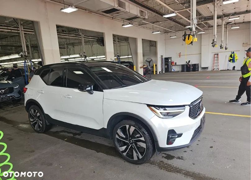 Volvo XC 40 B5 B AWD Ultimate Dark - 3