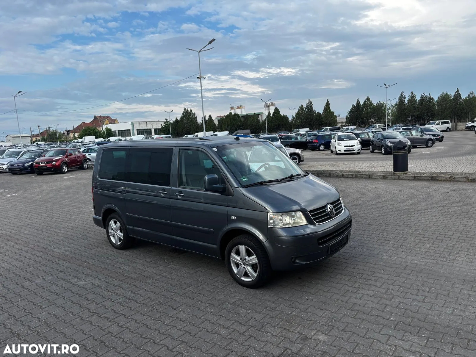 Volkswagen Multivan - 22