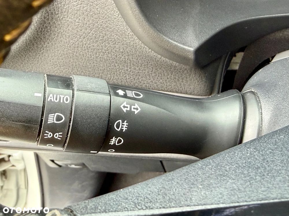 Toyota Yaris Hybrid 100 Selection Passion - 10