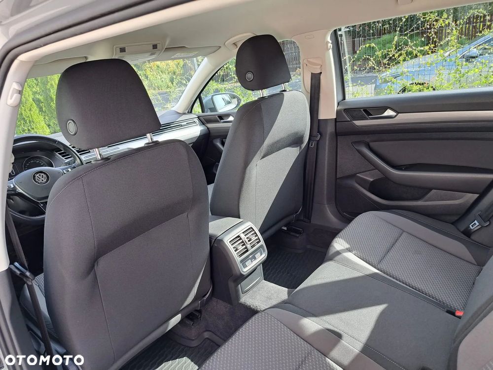 Volkswagen Passat - 9