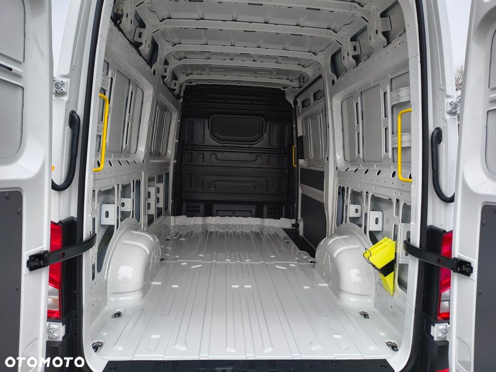 Volkswagen Crafter 35 2.0 TDI L3H3 3640 177 KM - 12