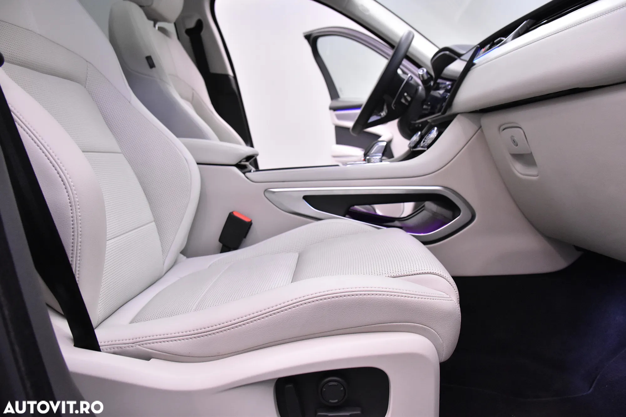 Jaguar F-Pace - 11