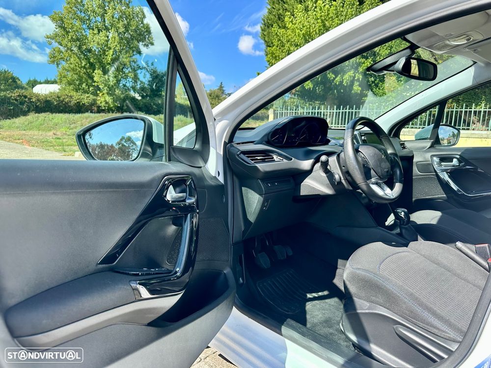 Peugeot 208 1.2 PureTech Signature - 15