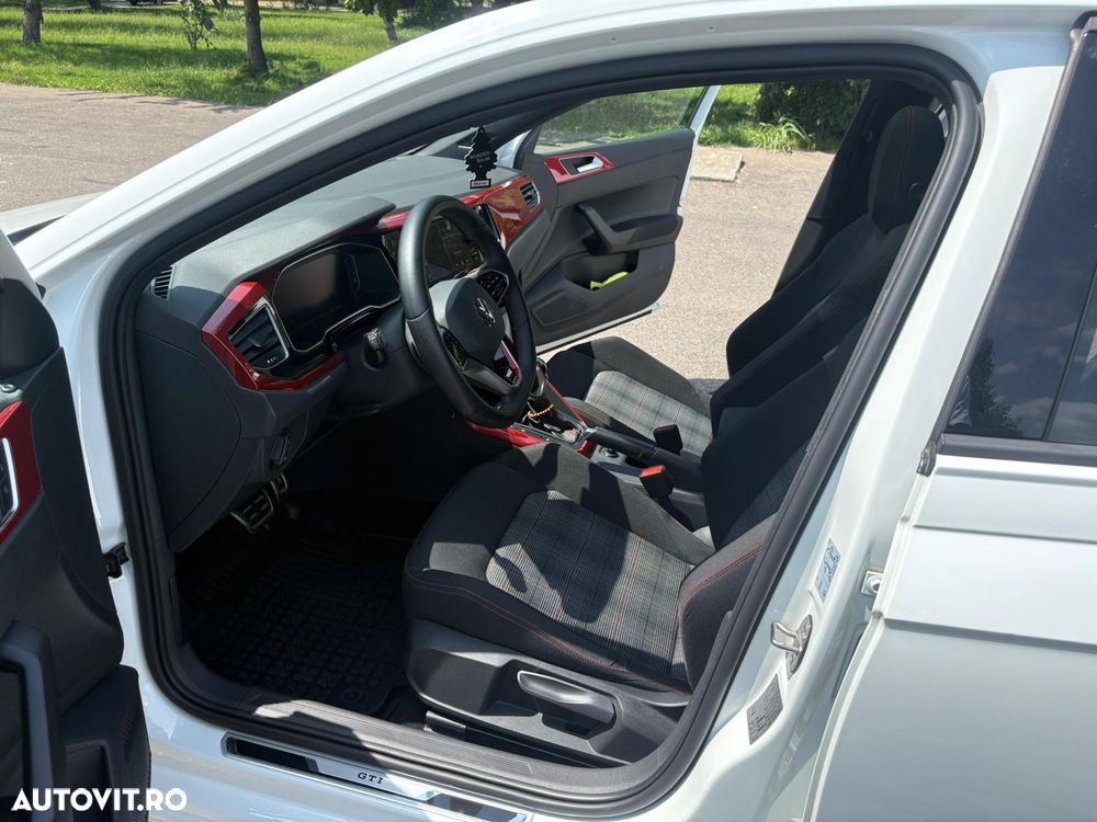 Volkswagen Polo 2.0 TSI DSG GTI - 17