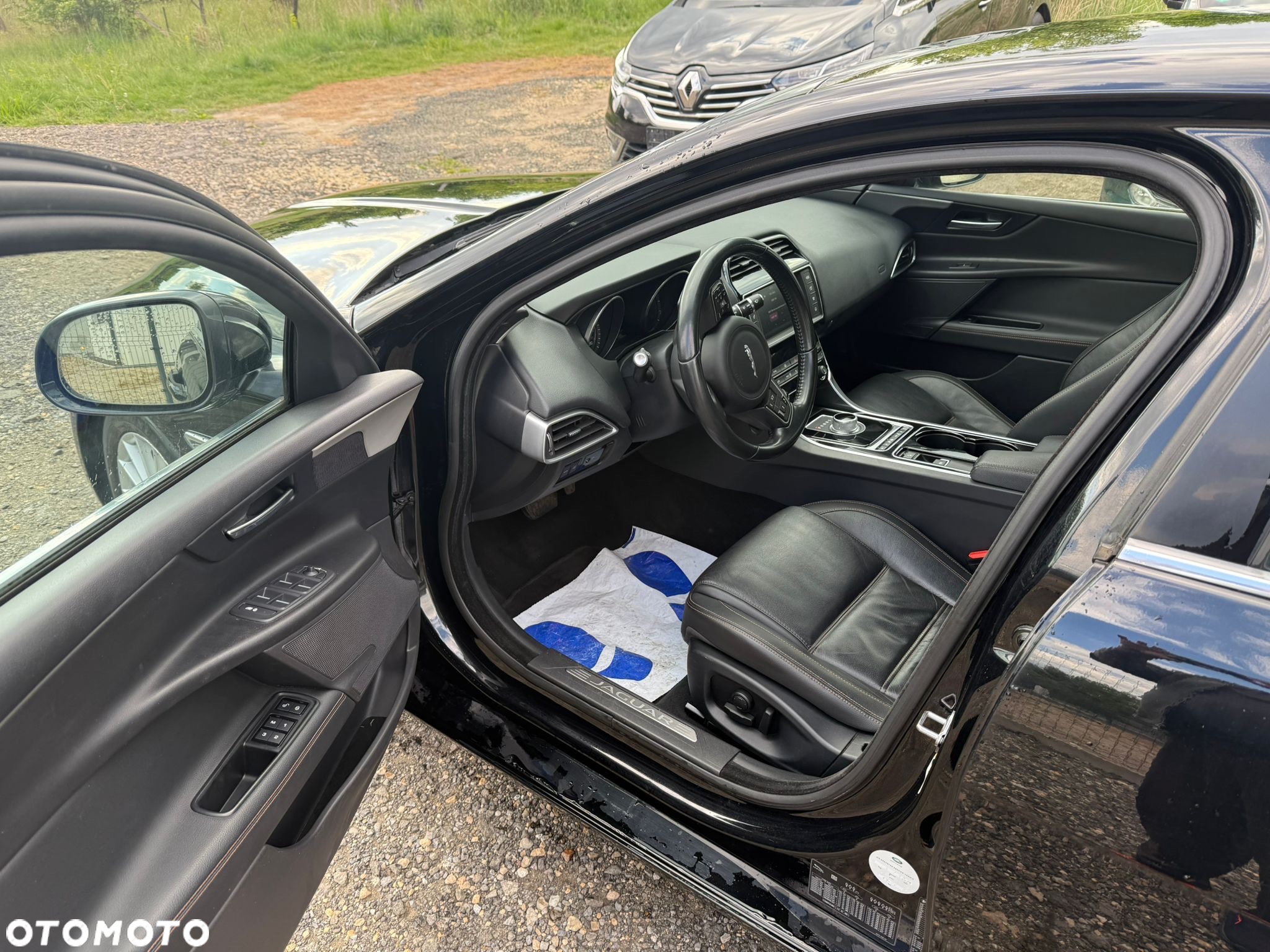 Jaguar XE 2.0 D Prestige - 11
