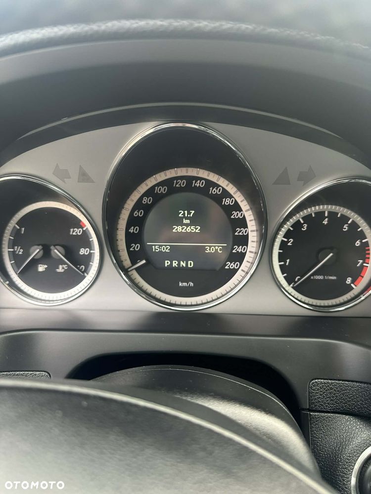 Mercedes-Benz Klasa C 200 CGI Automatik BlueEFFICIENCY Avantgarde - 9