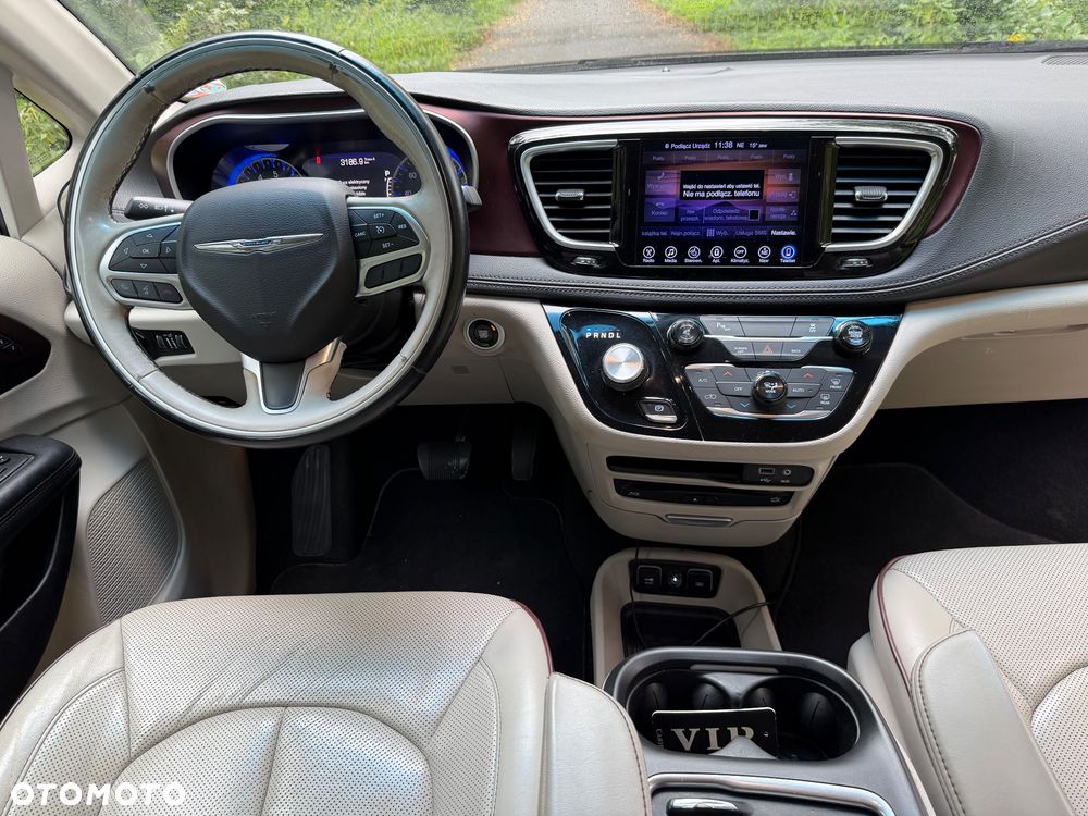 Chrysler Pacifica - 6