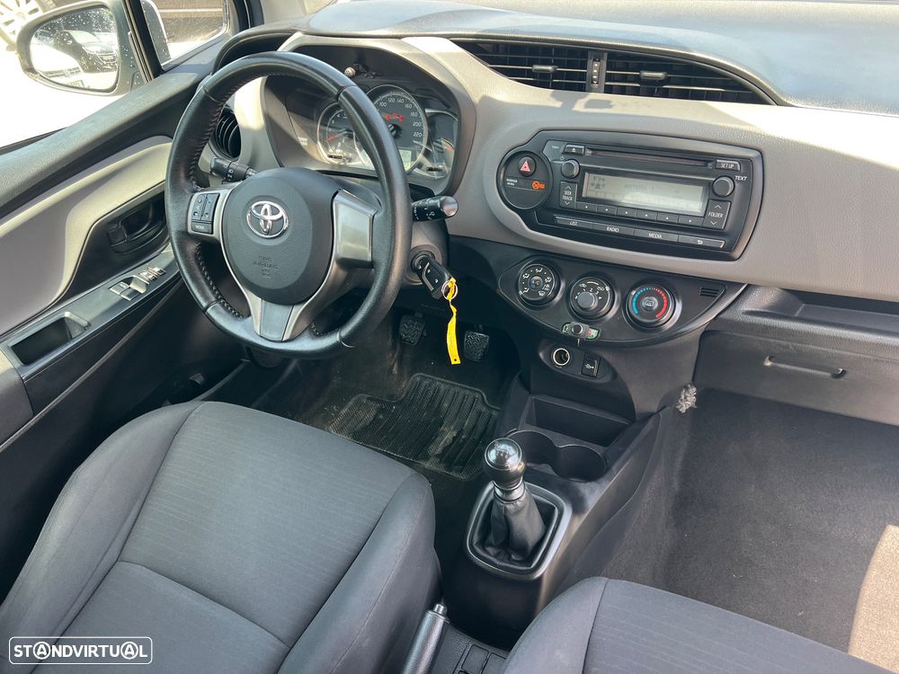 Toyota YARIS - 8