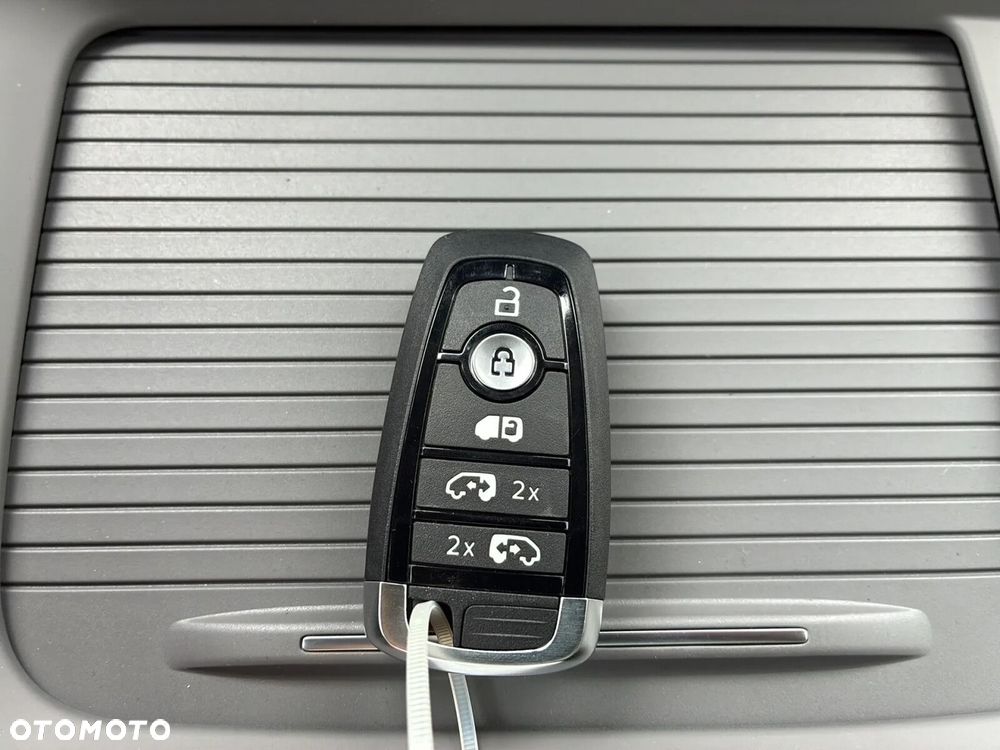 Volkswagen Caravelle 2.0 TDI L2 Style - 38