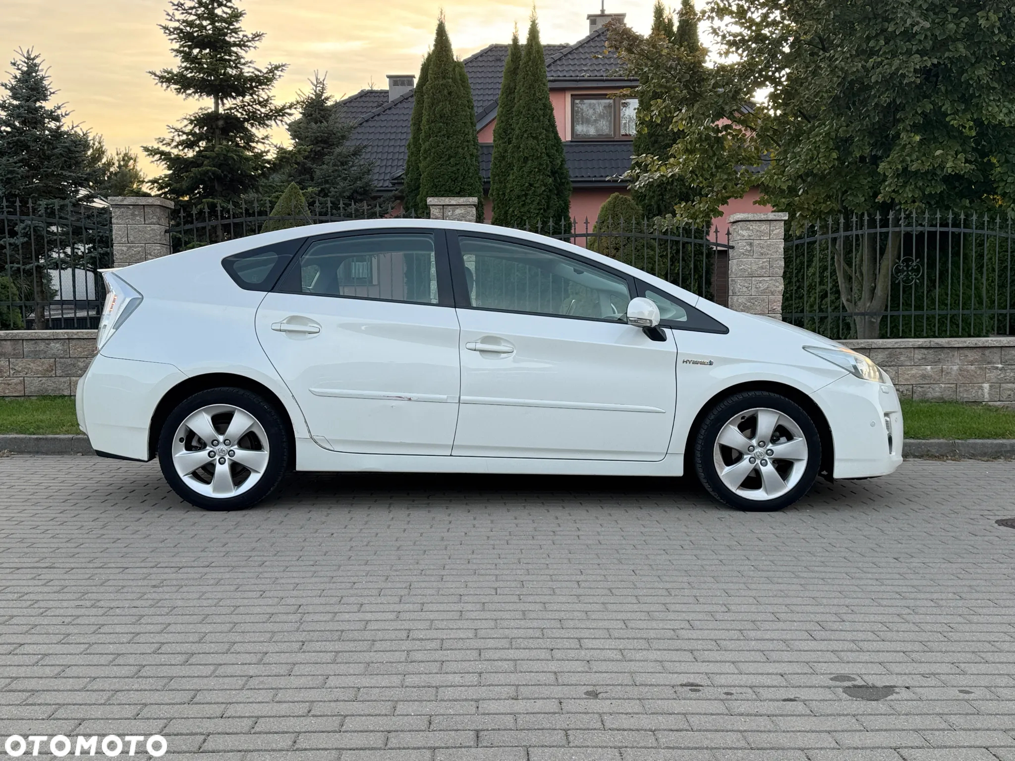 Toyota Prius 1.8 HSD Sol - 2