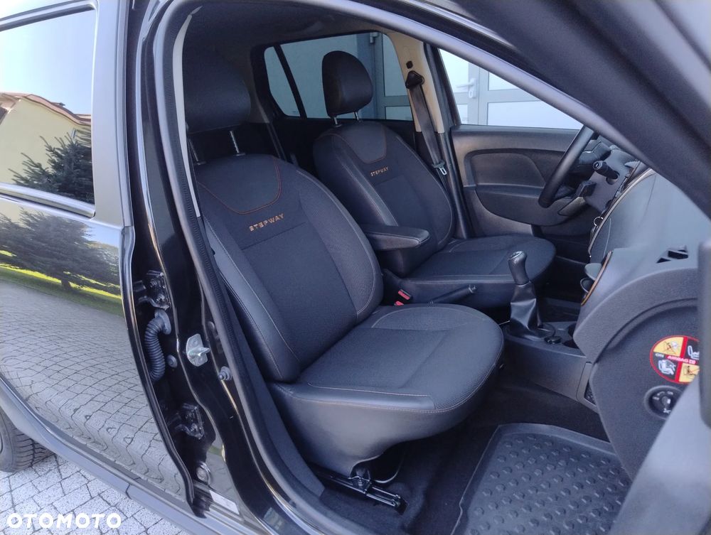 Dacia Logan TCe 90 S&S Stepway Celebration - 11