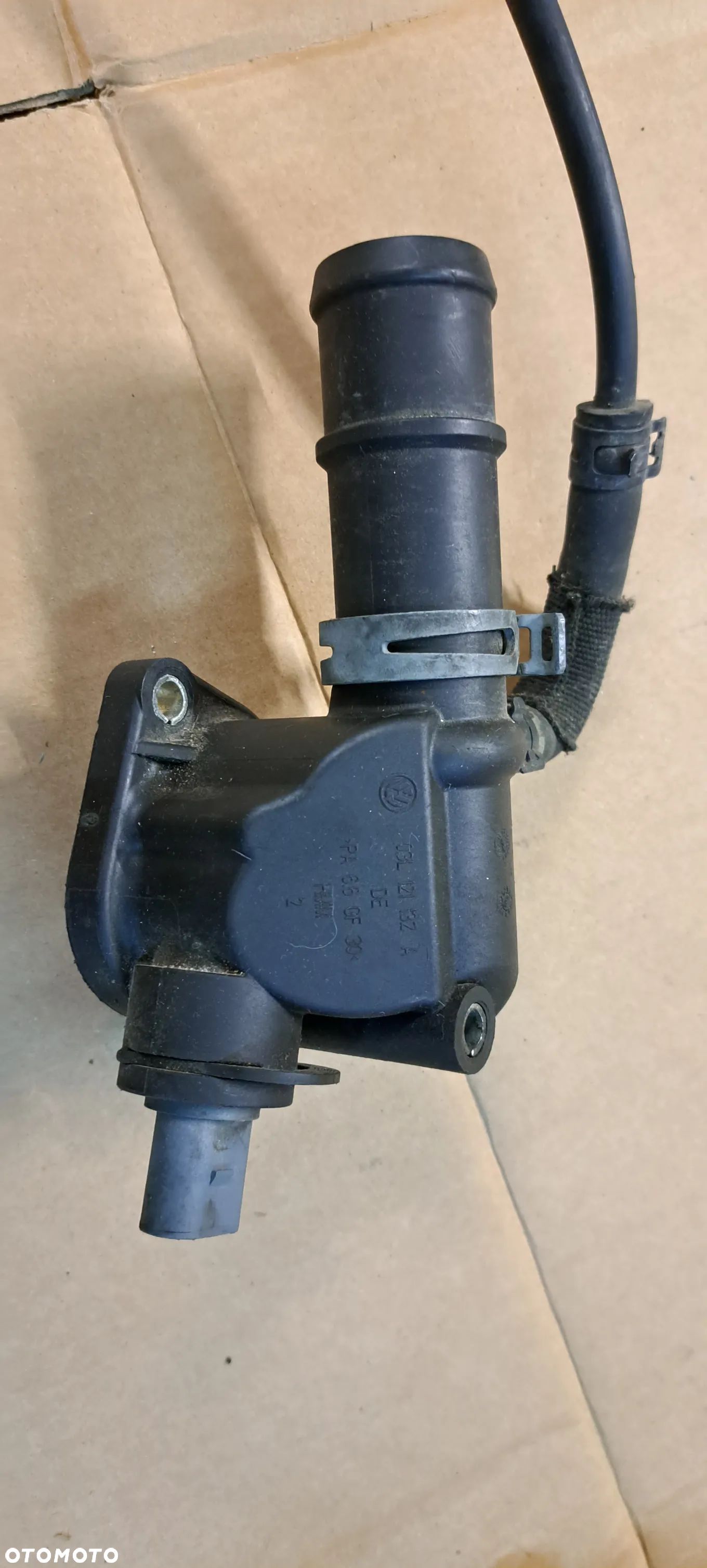 Króciec obudowa termostatu audi  A4 b6 b8 2,0 tdi 03L121132A - 1