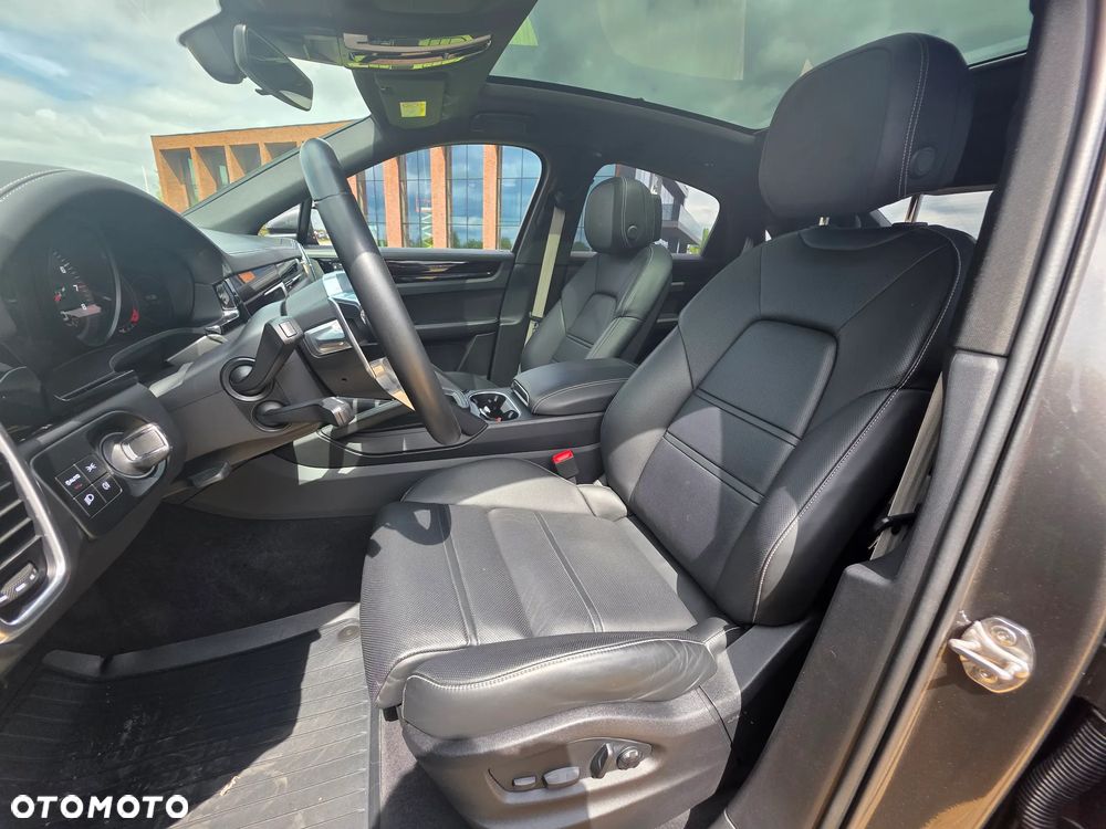 Porsche Cayenne Standard - 12
