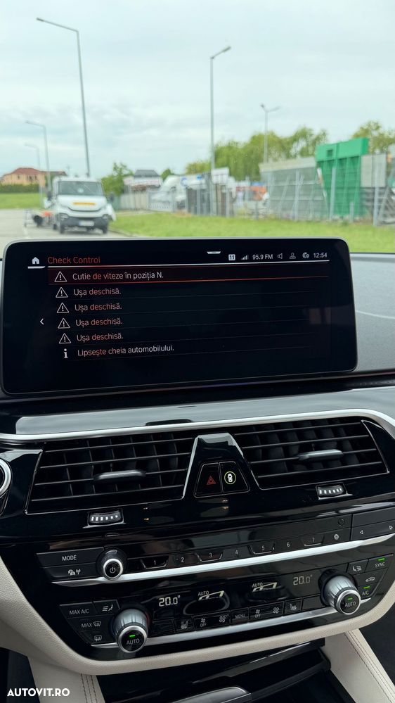 BMW Seria 5 530i AT MHEV - 23