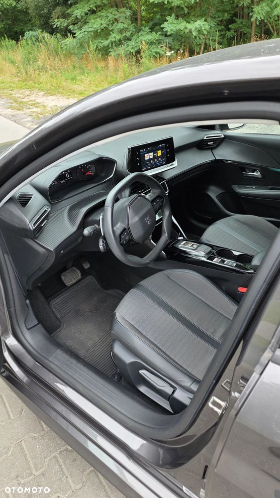 Peugeot 208 - 18