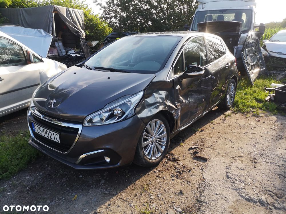 Peugeot 208 - 1