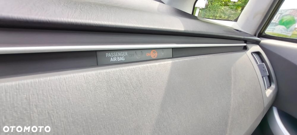 Toyota Prius (Hybrid) Executive - 26