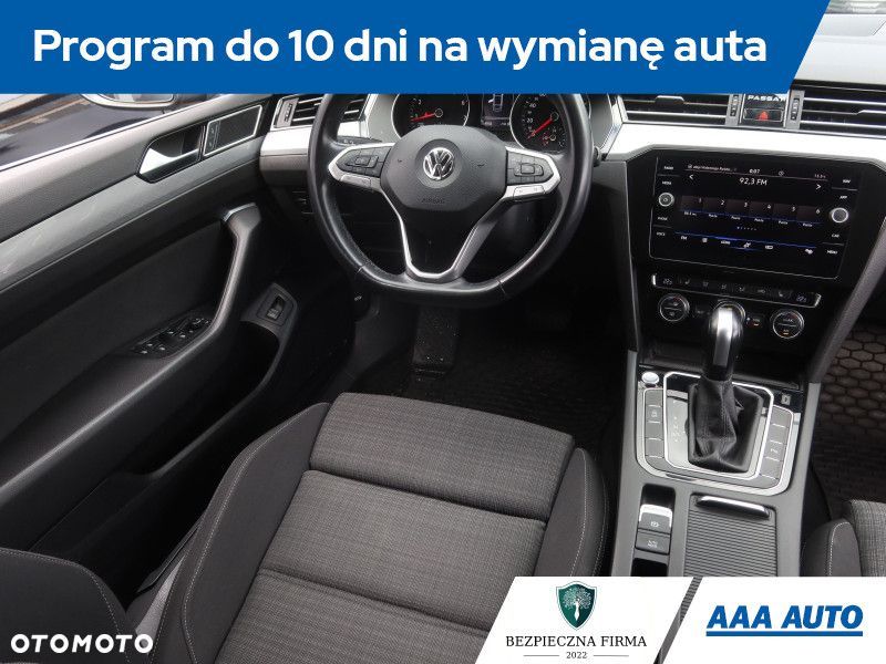 Volkswagen Passat - 9